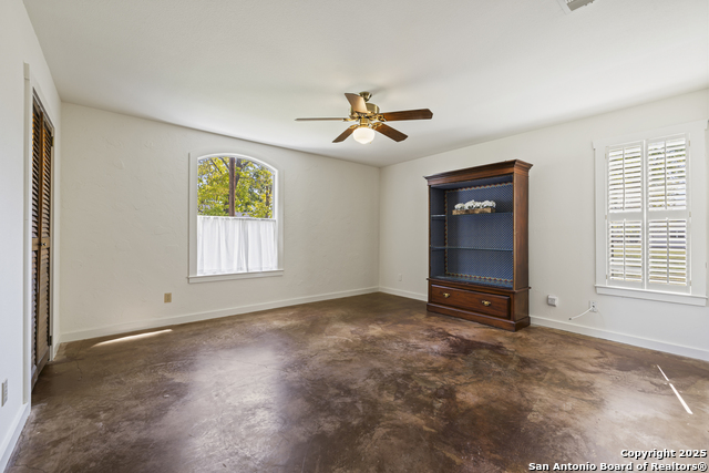 Image 18 of 34 For 904 Lincoln N