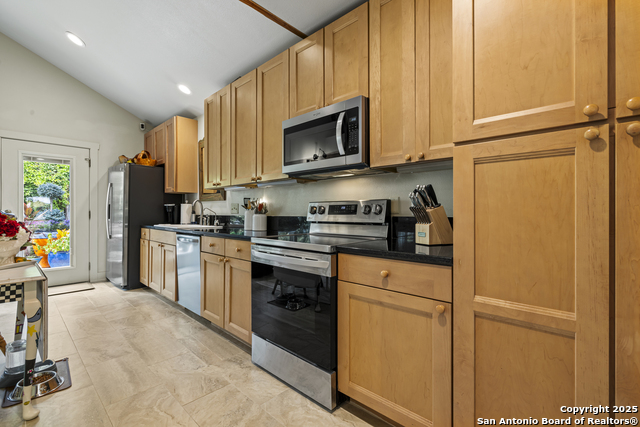 Image 26 of 34 For 904 Lincoln N