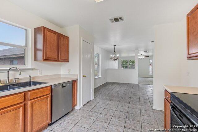 Image 11 of 24 For 10726 Shaenridge N