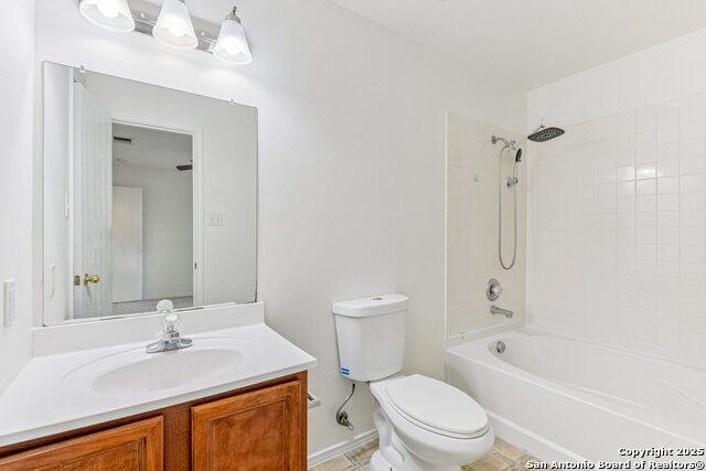 Image 13 of 24 For 10726 Shaenridge N