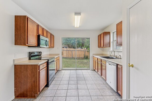 Image 8 of 24 For 10726 Shaenridge N