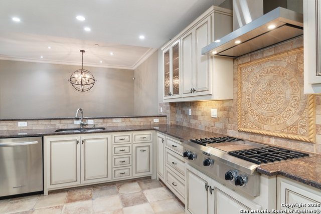 Image 17 of 31 For 123 Eaton St 104