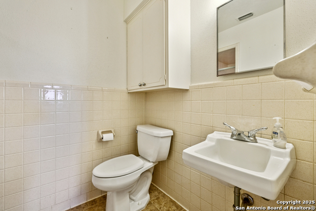 Listing photo id 13 for 3830 County Road 541