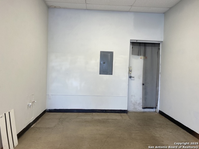 Listing photo id 4 for 7150 Whippoorwill 4
