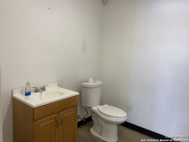 Listing photo id 5 for 7150 Whippoorwill 4