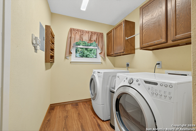 Image 25 of 30 For 6007 Merrimac Cv