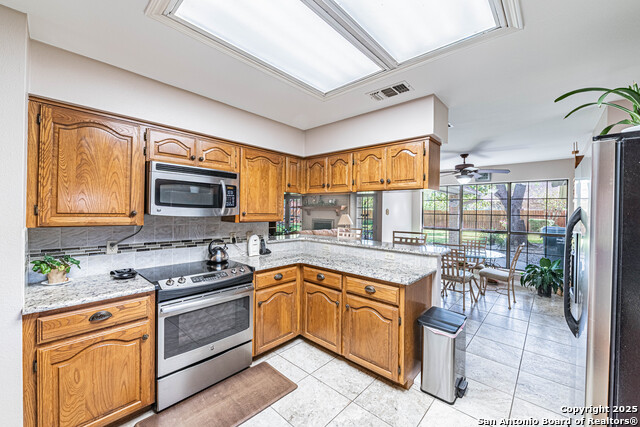 Image 10 of 39 For 729 Heritage Dr