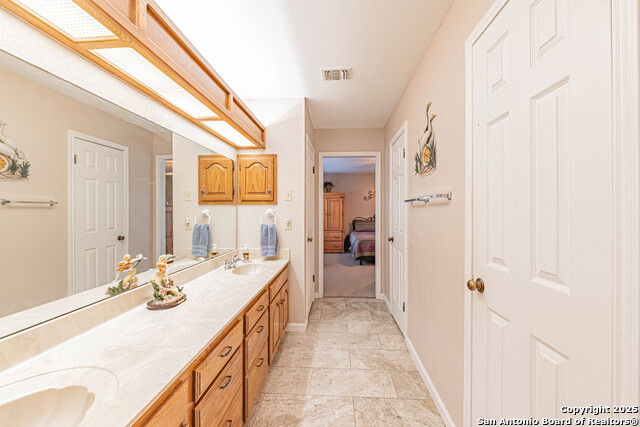 Image 30 of 39 For 729 Heritage Dr