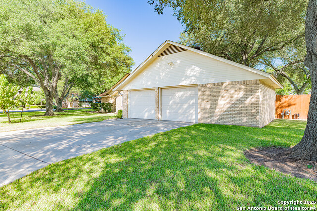 Image 4 of 39 For 729 Heritage Dr