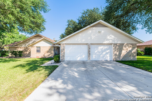 Image 5 of 39 For 729 Heritage Dr