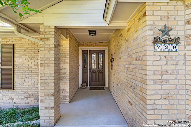 Image 7 of 39 For 729 Heritage Dr