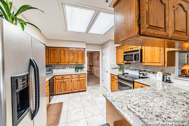 Image 9 of 39 For 729 Heritage Dr