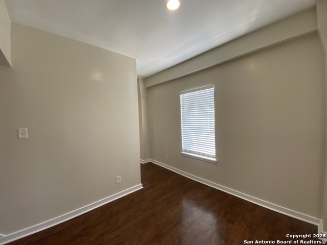 Image 10 of 13 For 526 Presa St S 4