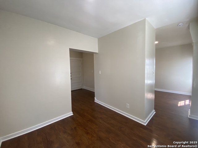 Image 11 of 13 For 526 Presa St S 4