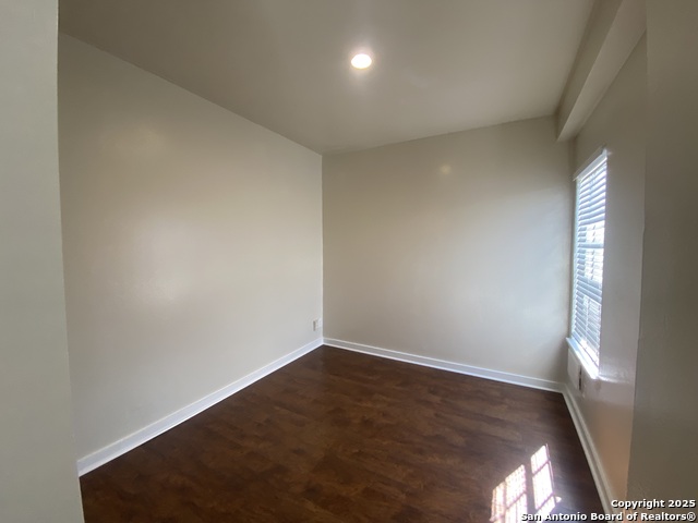 Image 12 of 13 For 526 Presa St S 4