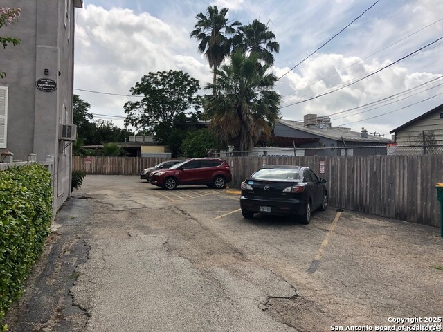 Image 4 of 13 For 526 Presa St S 4