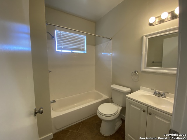 Image 6 of 13 For 526 Presa St S 4