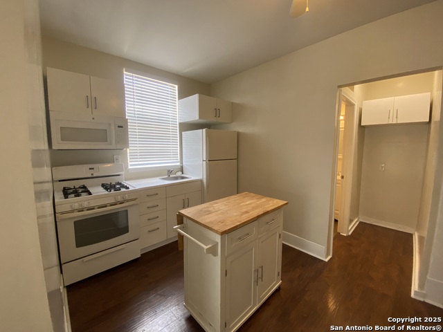 Image 9 of 13 For 526 Presa St S 4