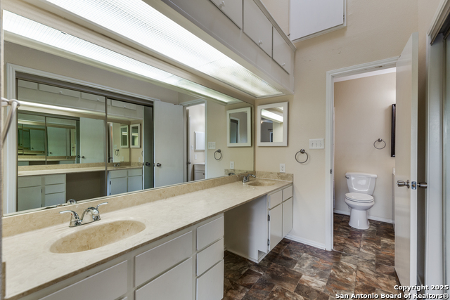 Listing photo id 8 for 11815 Vance Jackson  1605
