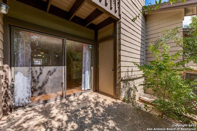 Listing photo id 9 for 11815 Vance Jackson  1605