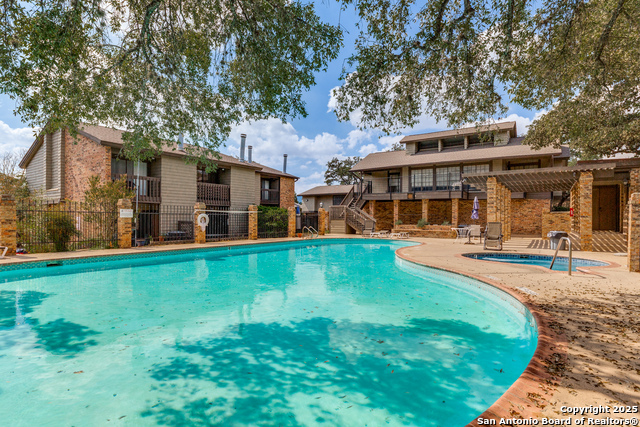 Listing photo id 10 for 11815 Vance Jackson  1605