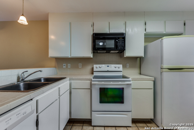 Listing photo id 2 for 11815 Vance Jackson  1605
