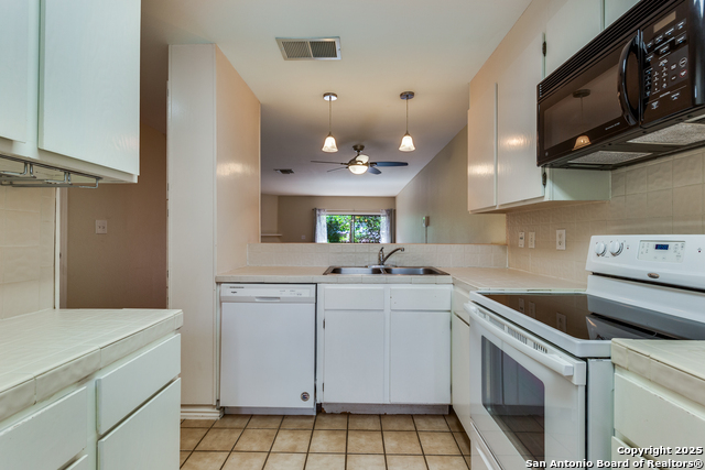 Listing photo id 3 for 11815 Vance Jackson  1605