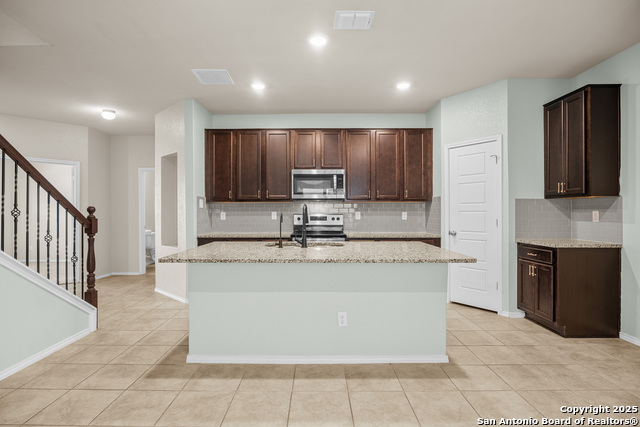Listing photo id 8 for 9223 Yaya