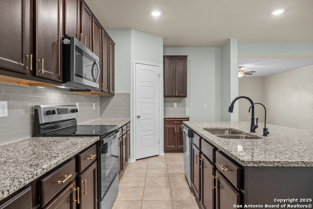 Listing photo id 10 for 9223 Yaya