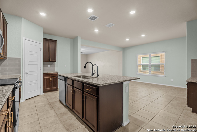 Listing photo id 5 for 9223 Yaya