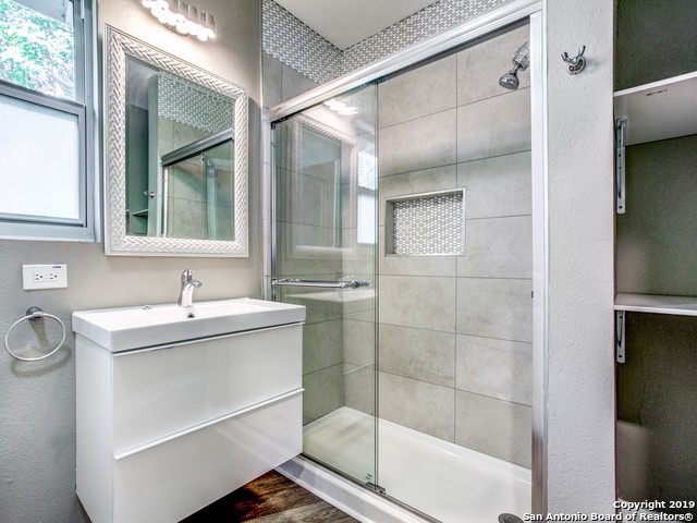 Image 20 of 25 For 413 Garraty  