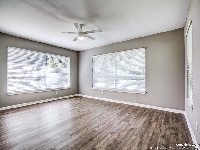 Image 21 of 25 For 413 Garraty  