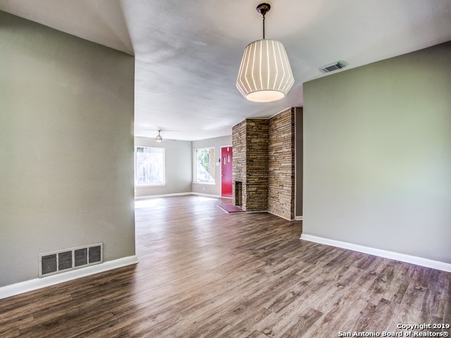 Image 8 of 25 For 413 Garraty  