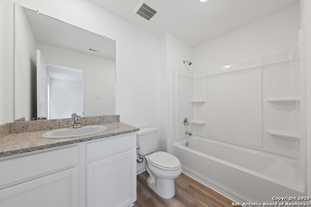 Listing photo id 12 for 4511 Caracara Court