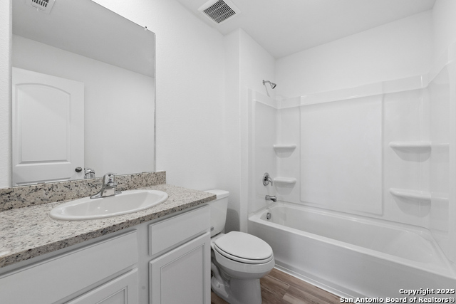 Listing photo id 14 for 4511 Caracara Court