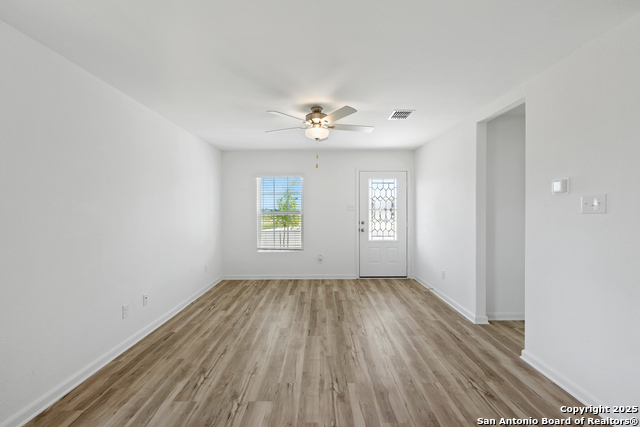 Listing photo id 3 for 4511 Caracara Court