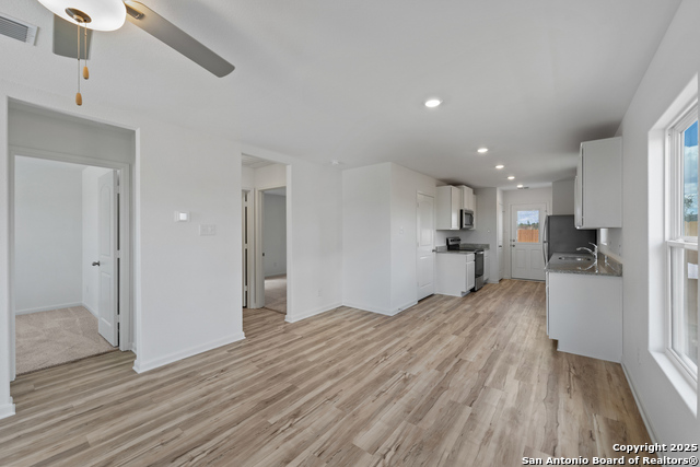 Listing photo id 5 for 4511 Caracara Court