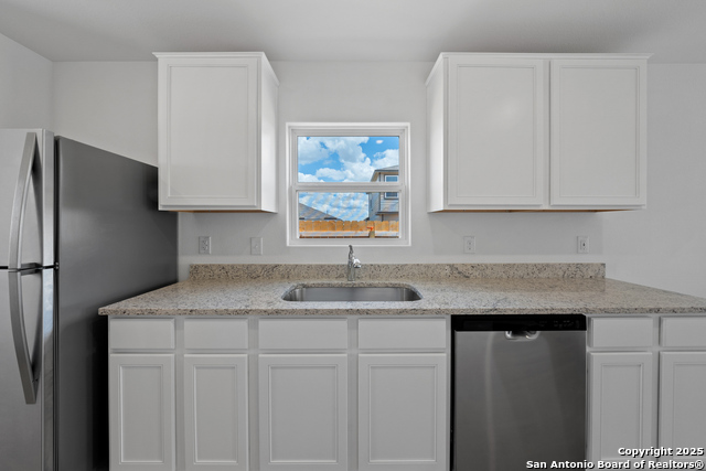 Listing photo id 7 for 4511 Caracara Court