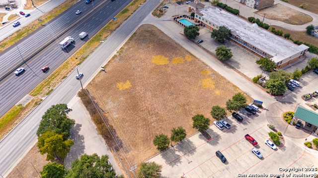 Listing photo id 10 for 1501 Business Ih 35 N