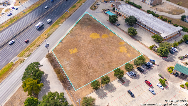 Listing photo id 11 for 1501 Business Ih 35 N