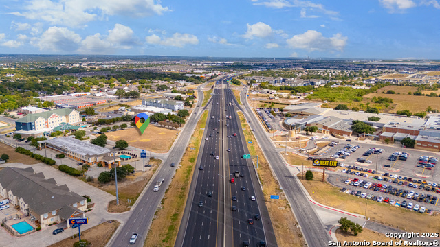 Listing photo id 12 for 1501 Business Ih 35 N