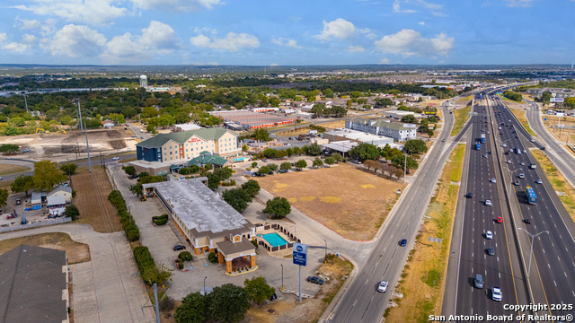 Listing photo id 13 for 1501 Business Ih 35 N