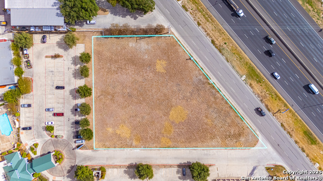 Listing photo id 2 for 1501 Business Ih 35 N