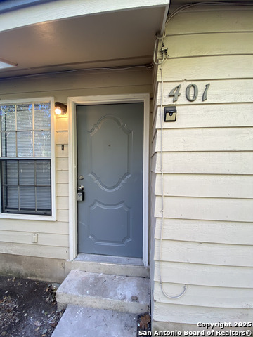 Image 2 of 14 For 844 Sunshine Dr E 401