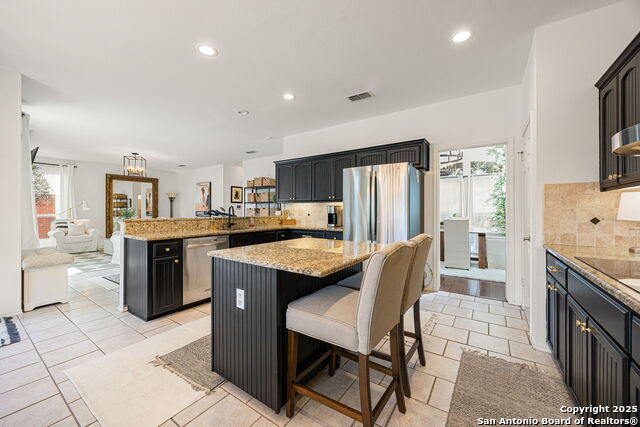 Listing photo id 8 for 18039 Summer Knoll