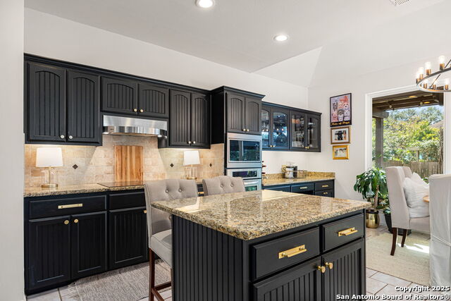 Listing photo id 9 for 18039 Summer Knoll