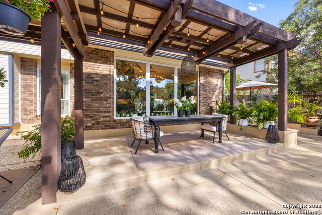 Listing photo id 31 for 18039 Summer Knoll