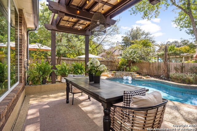 Listing photo id 32 for 18039 Summer Knoll