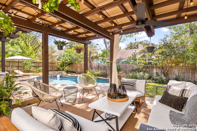 Listing photo id 33 for 18039 Summer Knoll