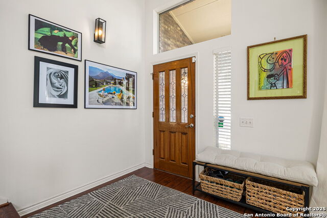 Listing photo id 2 for 18039 Summer Knoll